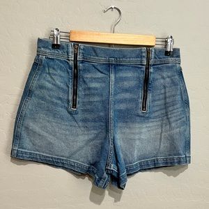 Hollister Ultra High Rise Vintage Short 4” Inseam, Size 29